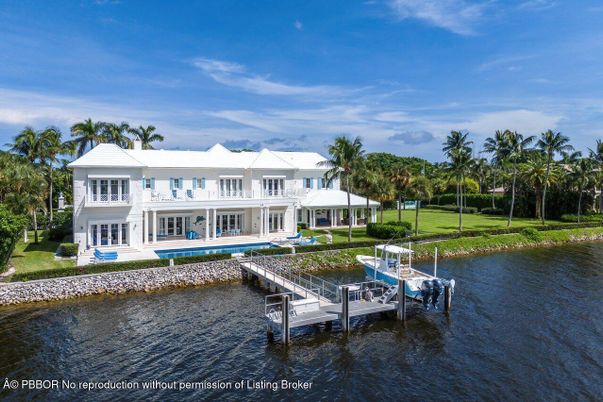 Exterior, Lake