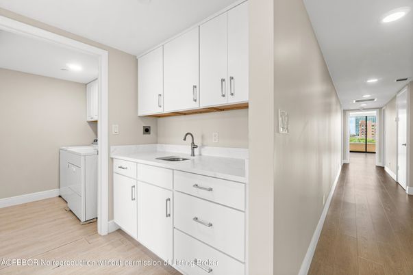 Interior, Recessed Lighting, Washer, Wood Texture Flooring