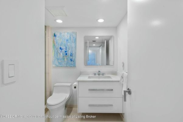 Bathroom, Interior, Recessed Lighting