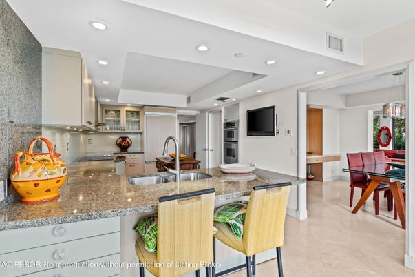 Dining room, Interior, Kitchen, Pendant Lights, Recessed Lighting, Stainless Steel Appliances