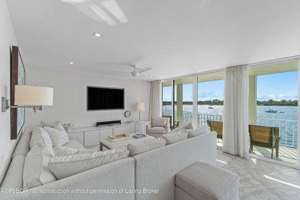 Interior, Living room, Recessed Lighting, Water