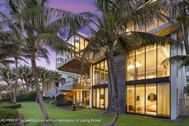 Backyard, Exterior, Facade, Modern