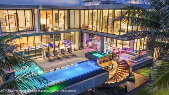 Exterior, Pool