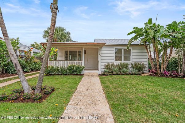 Backyard, Exterior, Facade, Ranch