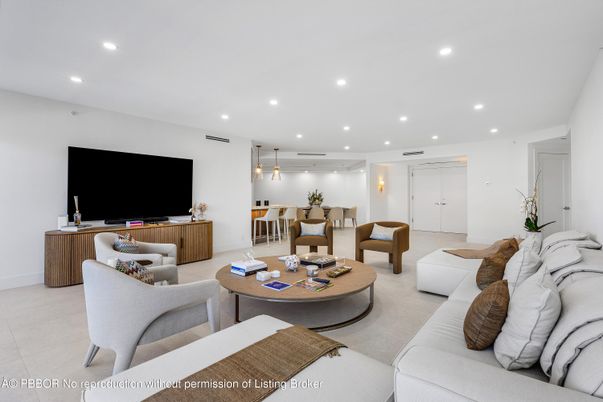 Dining room, Interior, Living room, Pendant Lights, Recessed Lighting