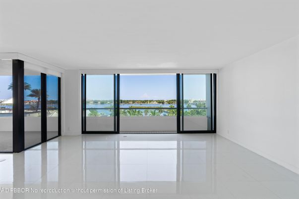 Empty room, Interior, Water