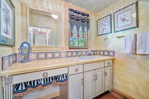 Bathroom, Interior, Tile Countertops