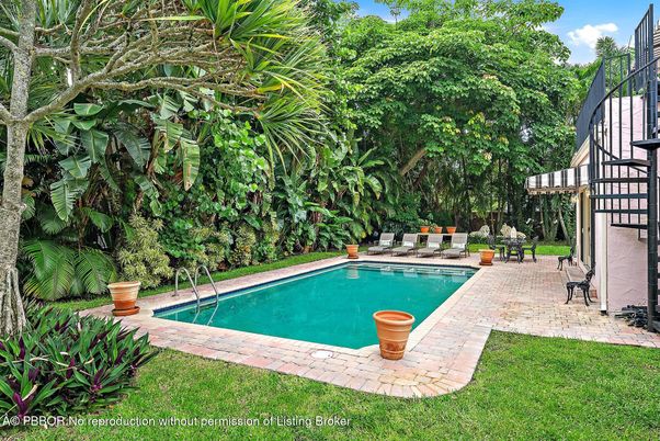Exterior, Pool