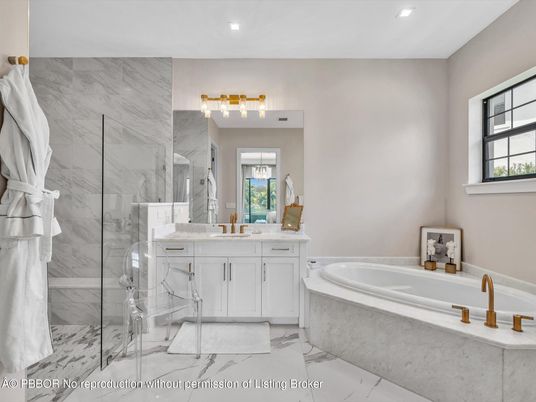 Bathroom, Interior, Marble, Marble Walls, Recessed Lighting