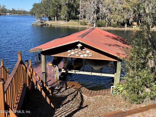 Exterior, Lake