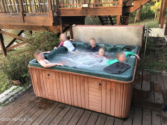 Exterior, Hot Tub