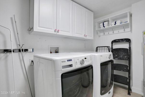 Interior, Washer, Wood Texture Flooring