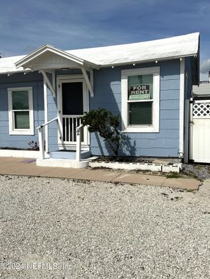 Exterior, Facade, Ranch