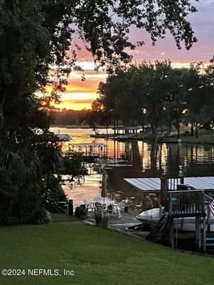 Exterior, Lake