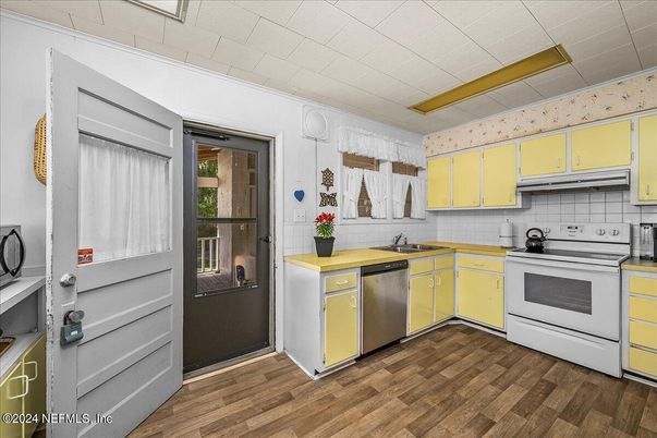 Interior, Kitchen, Stainless Steel Appliances, Wood Texture Flooring