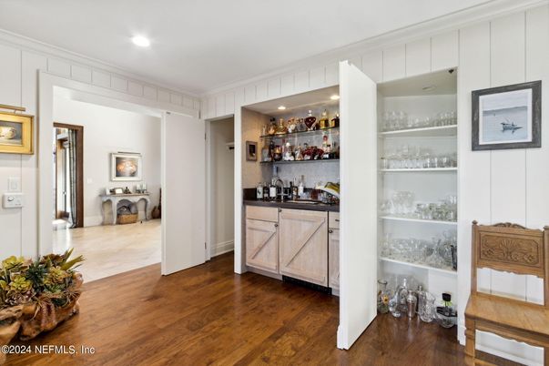 Interior, Recessed Lighting, Wood Texture Flooring