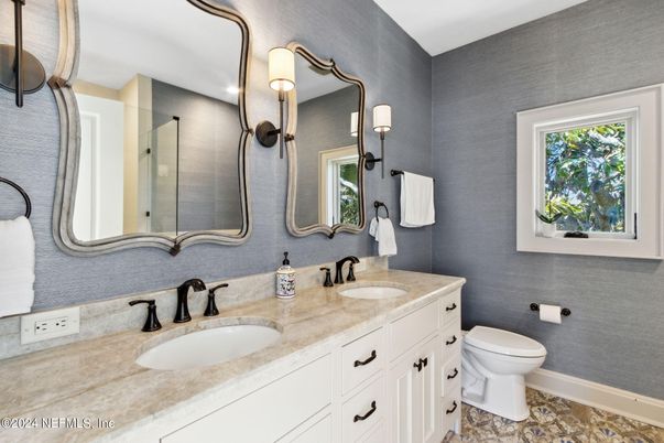 Bathroom, Dual Sink Vanities, Interior