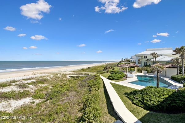 Exterior, Pool, Water