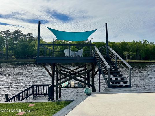 Exterior, Lake