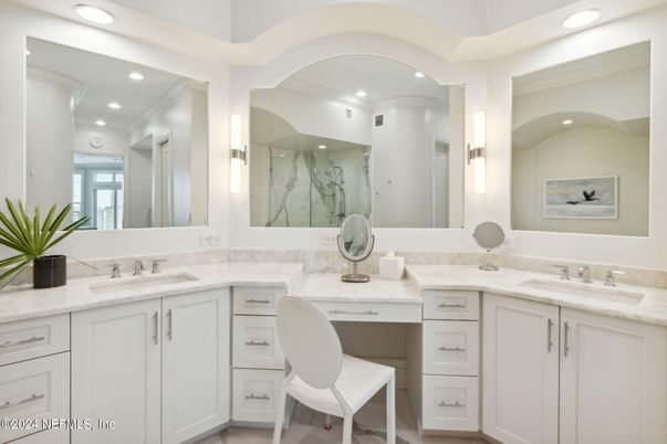 Bathroom, Dual Sink Vanities, Interior, Recessed Lighting