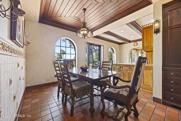 Dining room, Interior, Pendant Lights, Recessed Lighting, Wooden Beams, Wooden Ceilings