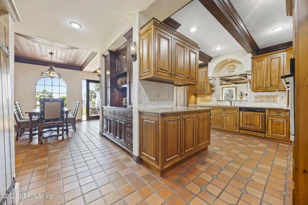 Chandelier, Dining room, Interior, Kitchen, Pendant Lights, Recessed Lighting, Wooden Beams