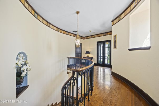 Interior, Pendant Lights, Wood Texture Flooring