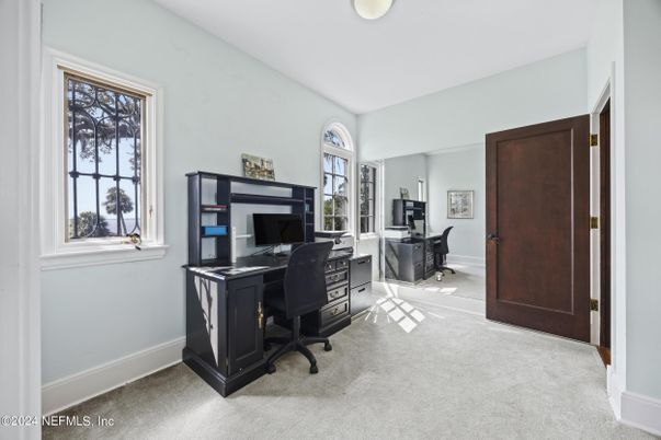 Home Office, Interior