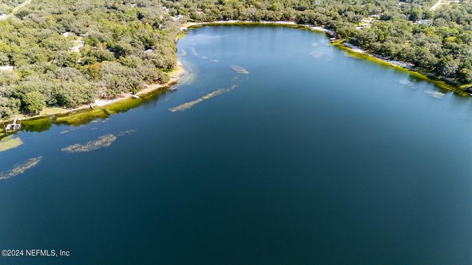 Exterior, Lake