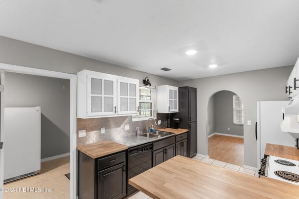 Interior, Kitchen, Recessed Lighting, Wood Texture Flooring