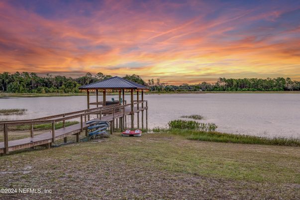 Exterior, Lake