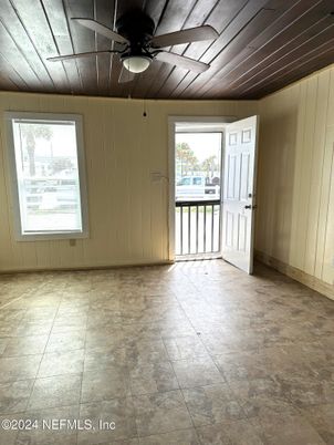 Empty room, Interior, Wooden Ceilings