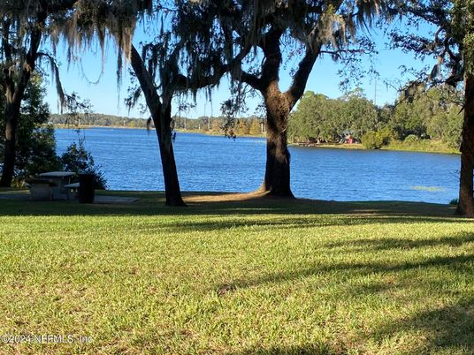 Exterior, Lake