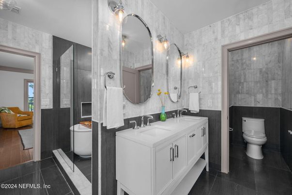 Bathroom, Dual Sink Vanities, Interior