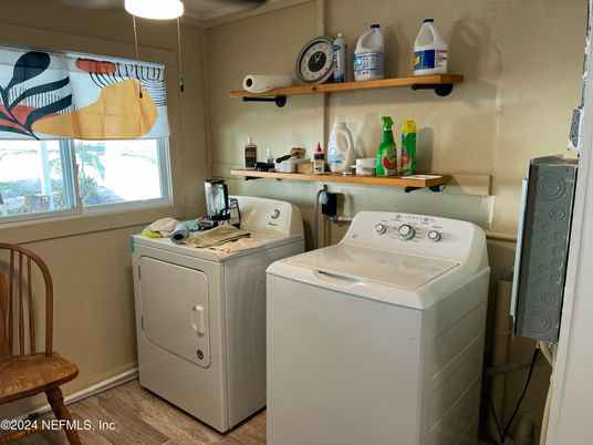 Interior, Washer, Wood Texture Flooring