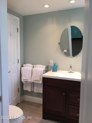 Bathroom, Interior, Recessed Lighting