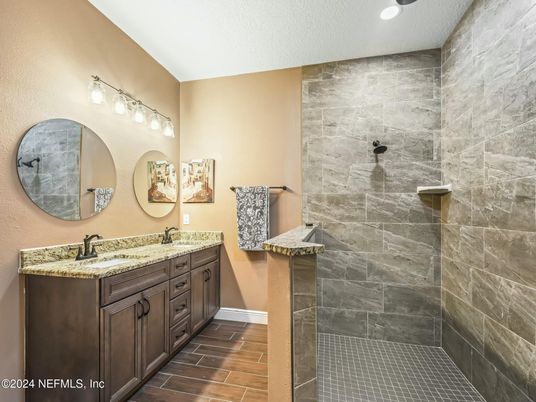 Bathroom, Dual Sink Vanities, Interior, Recessed Lighting