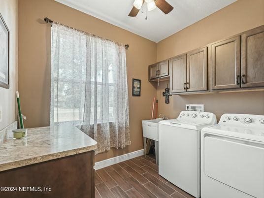 Interior, Washer, Wood Texture Flooring