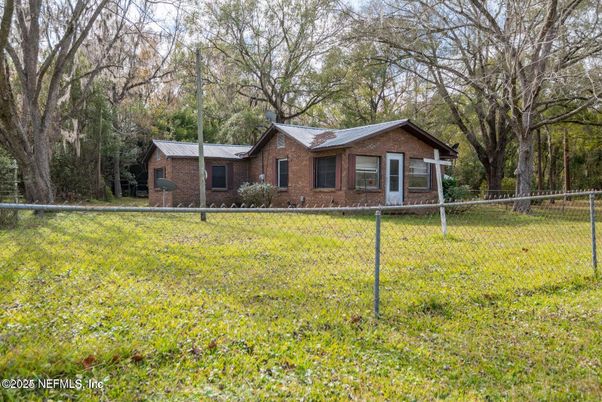 Backyard, Exterior, Facade, Brick Facade, Log Home