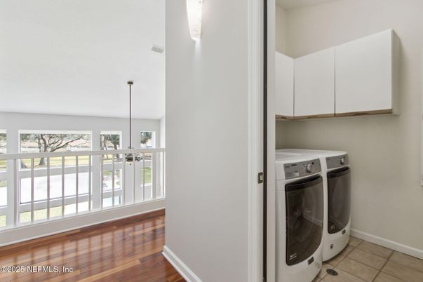 Interior, Washer, Wood Texture Flooring