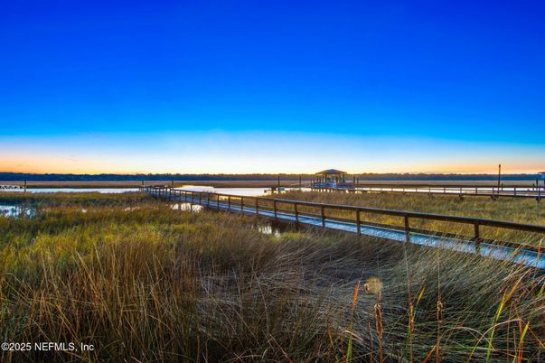 Exterior, Lake