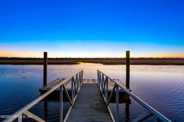 Exterior, Lake