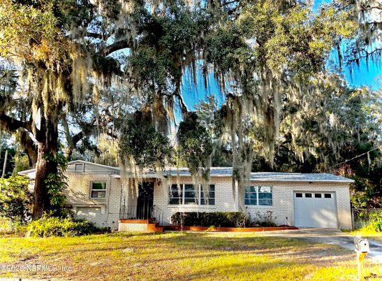 Attached, Exterior, Facade, Ranch