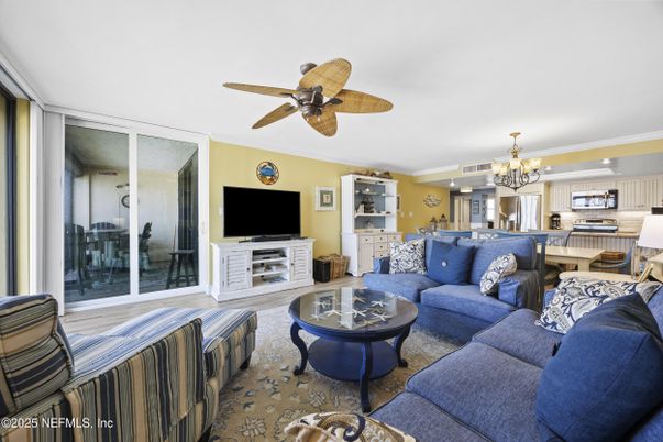 Chandelier, Interior, Kitchen, Living room