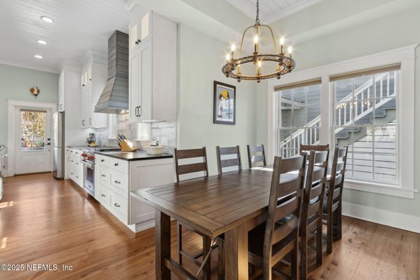 Chandelier, Dining room, Interior, Kitchen, Pendant Lights, Recessed Lighting, Wood Texture Flooring