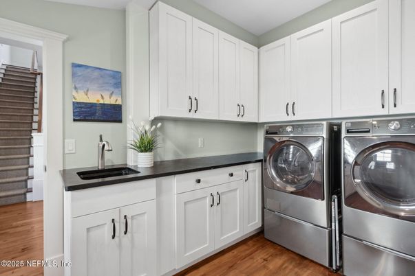 Interior, Washer, Wood Texture Flooring