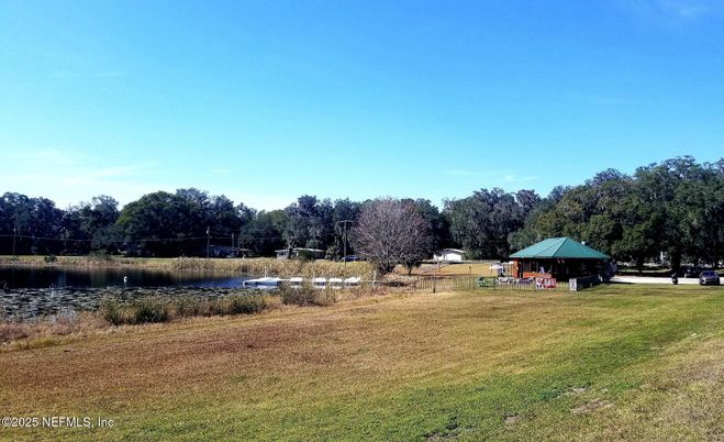 Exterior, Lake