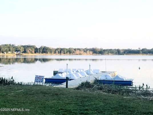 Exterior, Lake