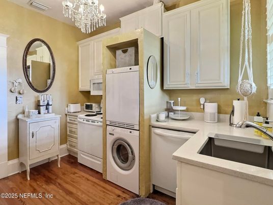 Chandelier, Interior, Washer, Wood Texture Flooring
