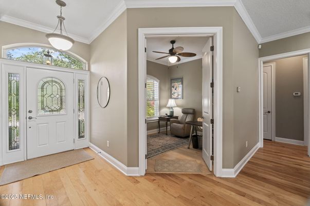 Interior, Pendant Lights, Wood Texture Flooring